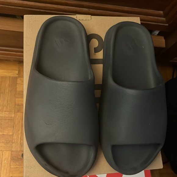Yeezy slide granite sz 9 - Picture 2 of 6